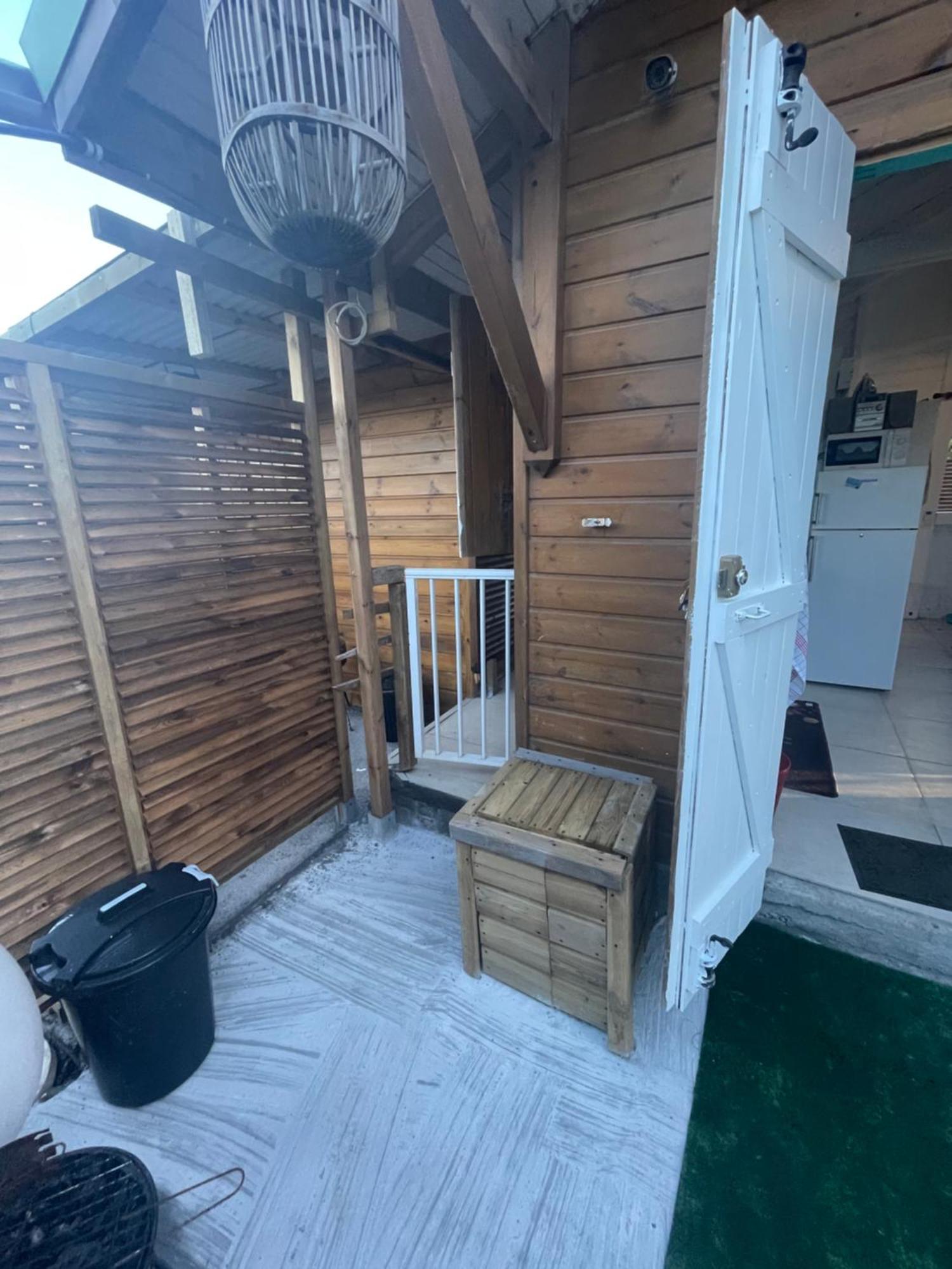 2 Bungalows Au Bord De La Plage De Montal A Moule Loues Individuellement Ou Ensemble Le Moule Kültér fotó